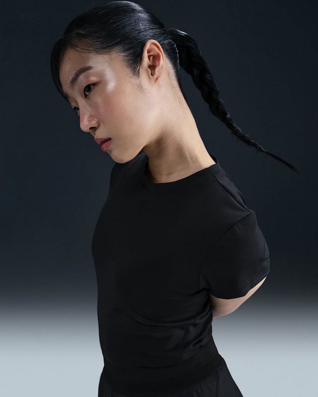 NikeCourt Advantage Women's Dri-FIT Short Sleeve Tennis Top (Svart)