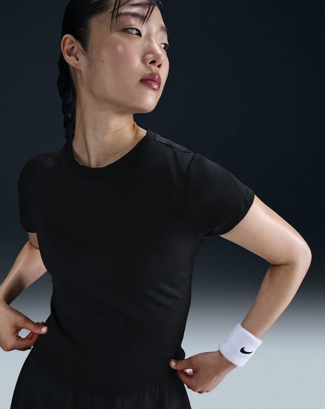 NikeCourt Advantage Women's Dri-FIT Short Sleeve Tennis Top (Svart)